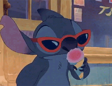 Stitch disfrutando un helado