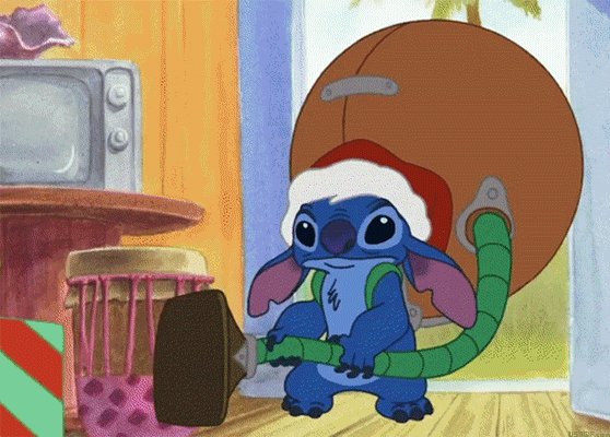 Stitch jugando con regalos